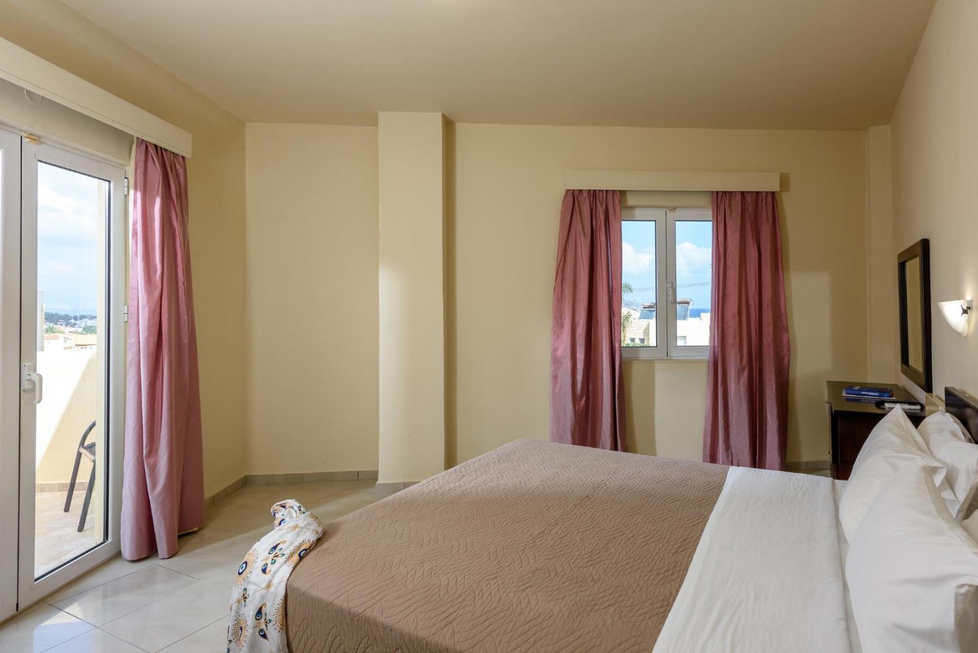 Eurohotel Theo Hotel Ajía Marína Kültér fotó
