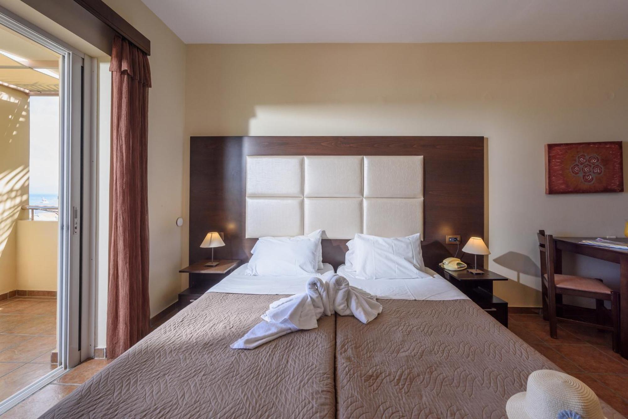 Eurohotel Theo Hotel Ajía Marína Kültér fotó