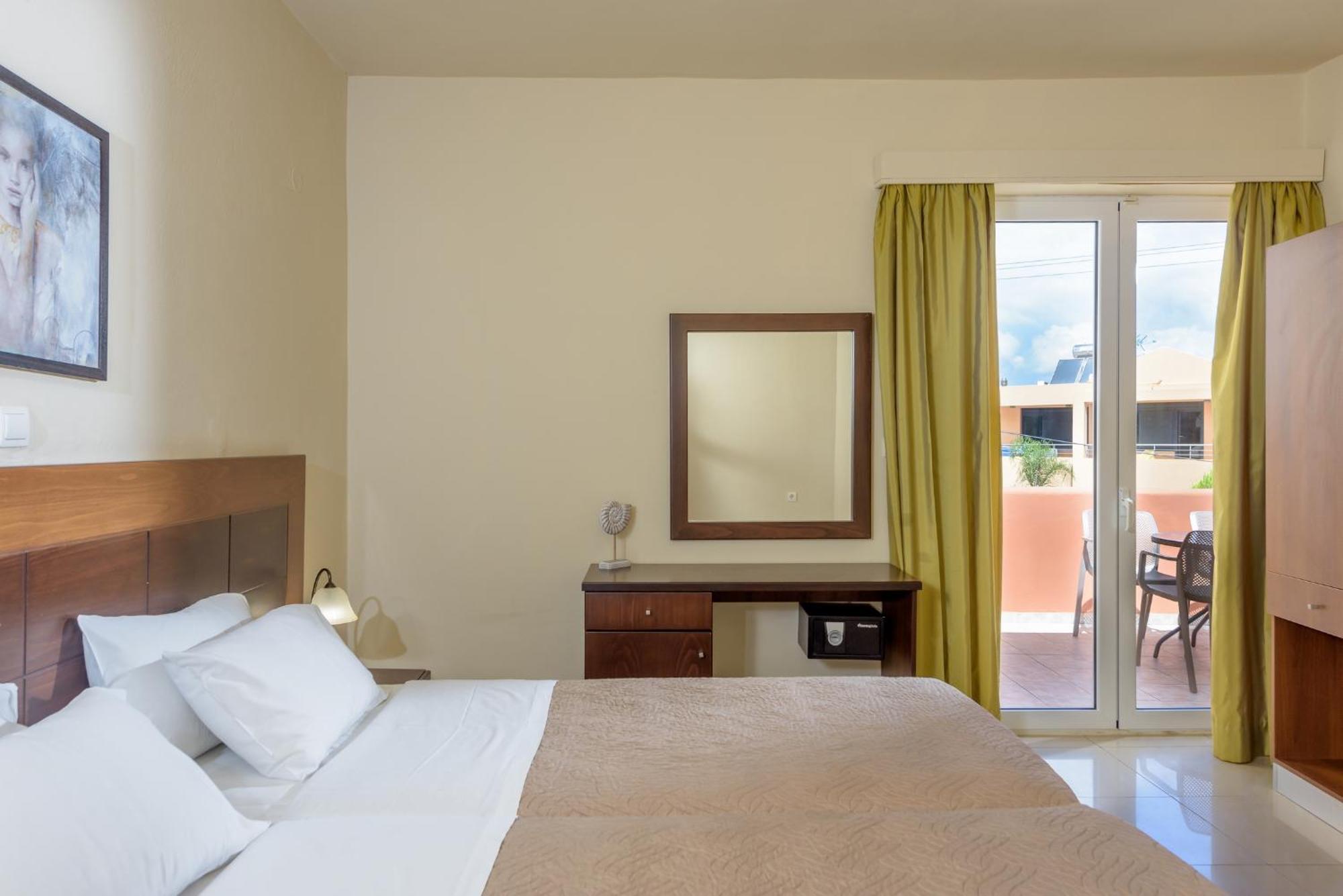 Eurohotel Theo Hotel Ajía Marína Kültér fotó