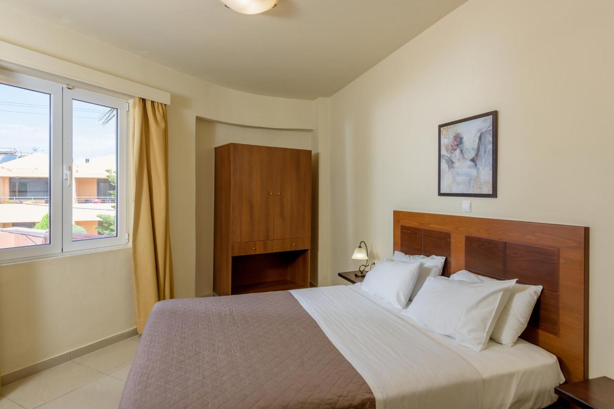 Eurohotel Theo Hotel Ajía Marína Kültér fotó
