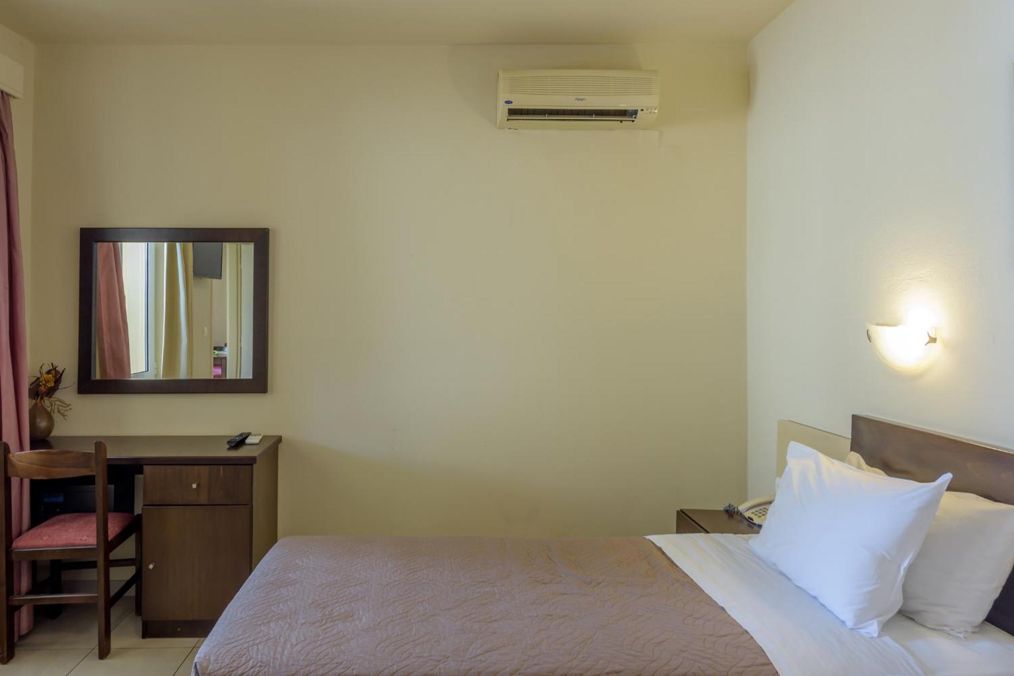 Eurohotel Theo Hotel Ajía Marína Kültér fotó