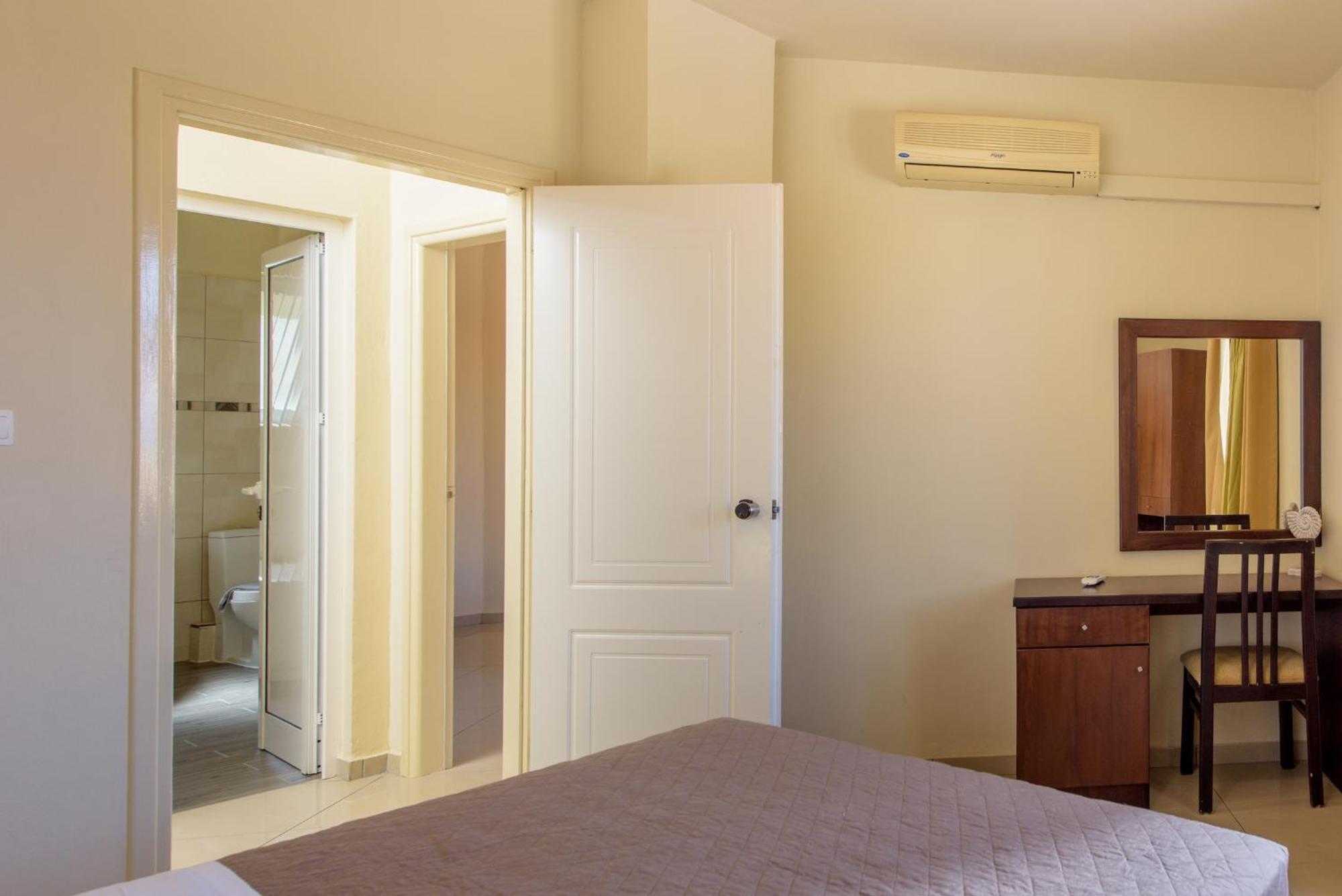 Eurohotel Theo Hotel Ajía Marína Kültér fotó