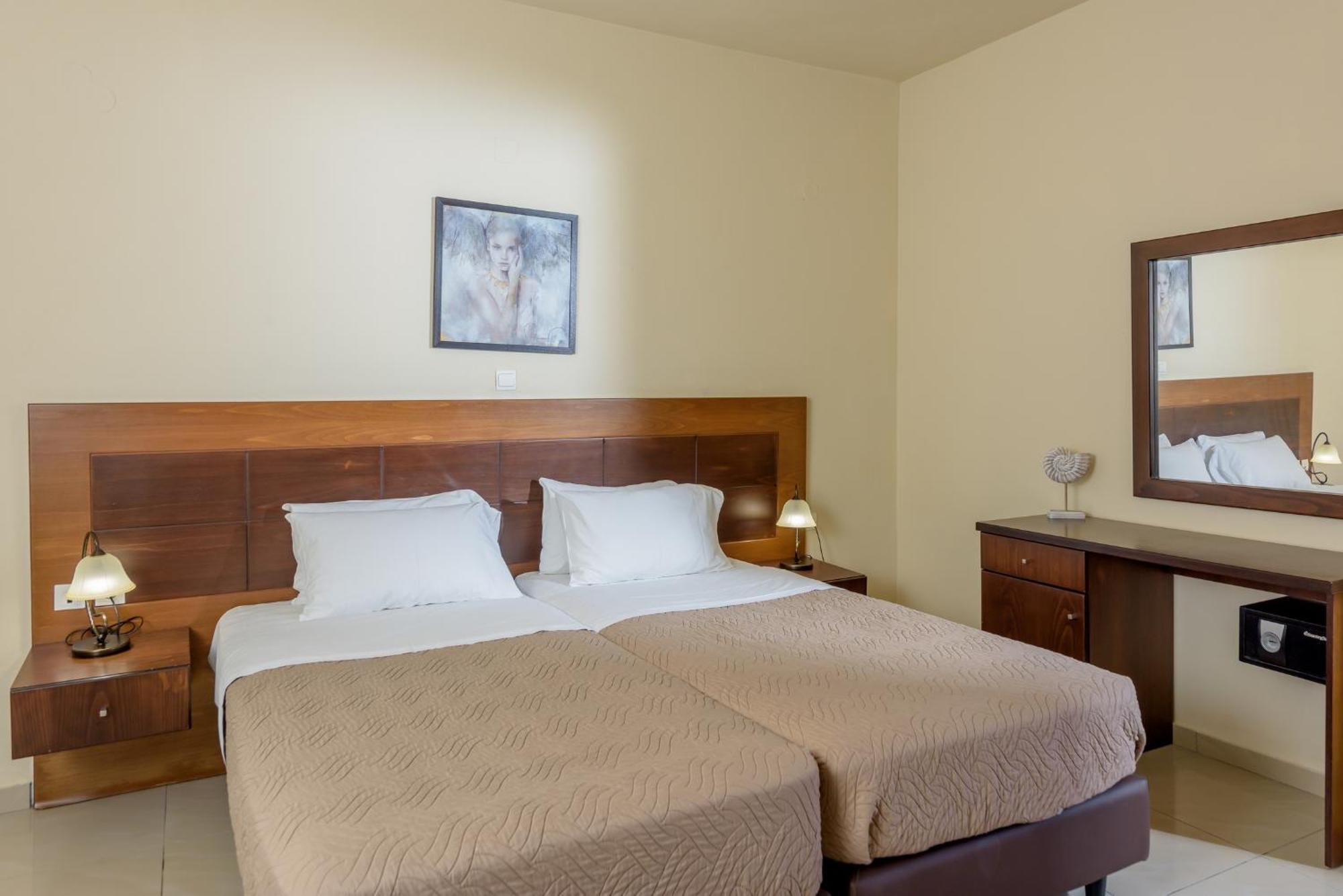 Eurohotel Theo Hotel Ajía Marína Kültér fotó