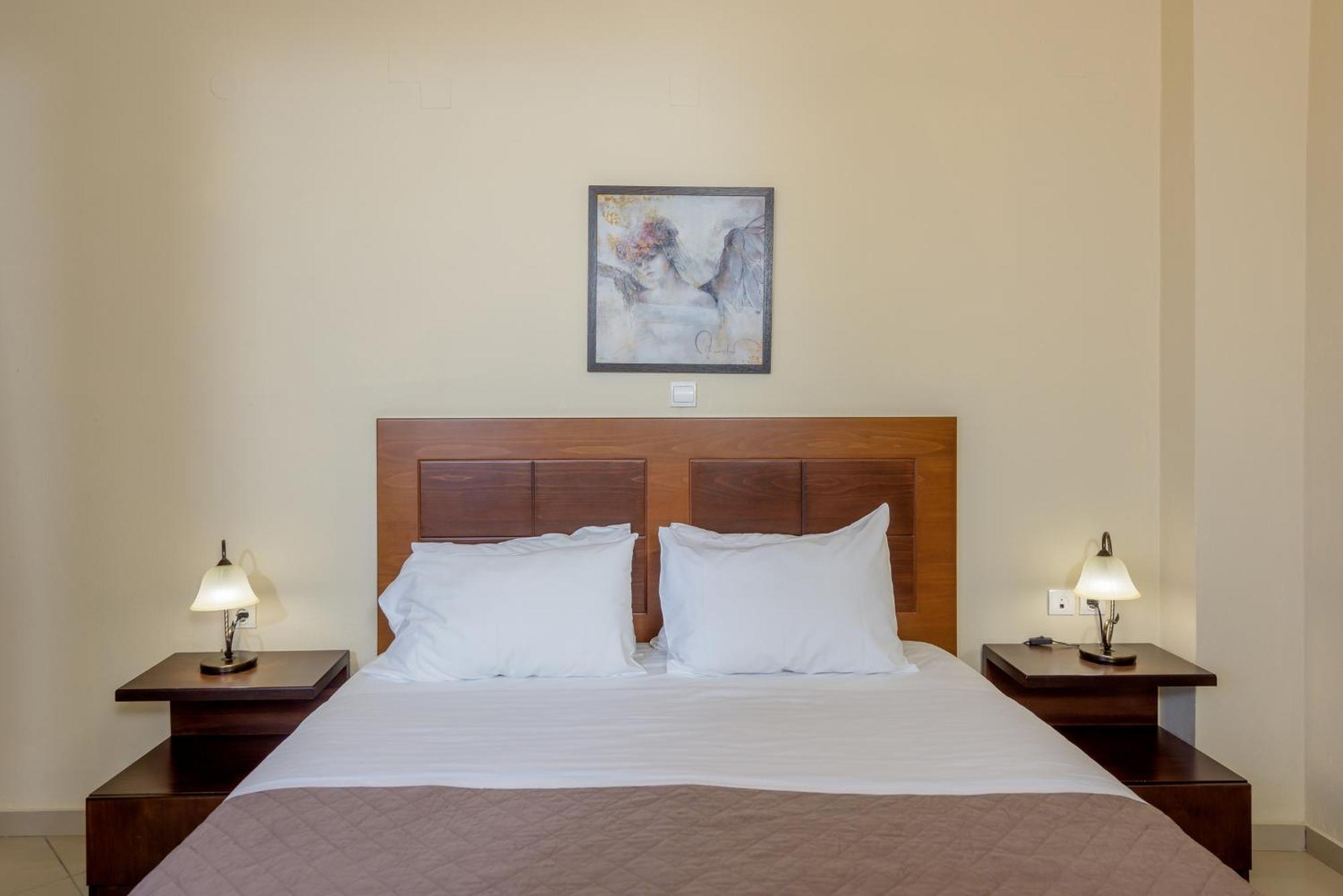 Eurohotel Theo Hotel Ajía Marína Kültér fotó