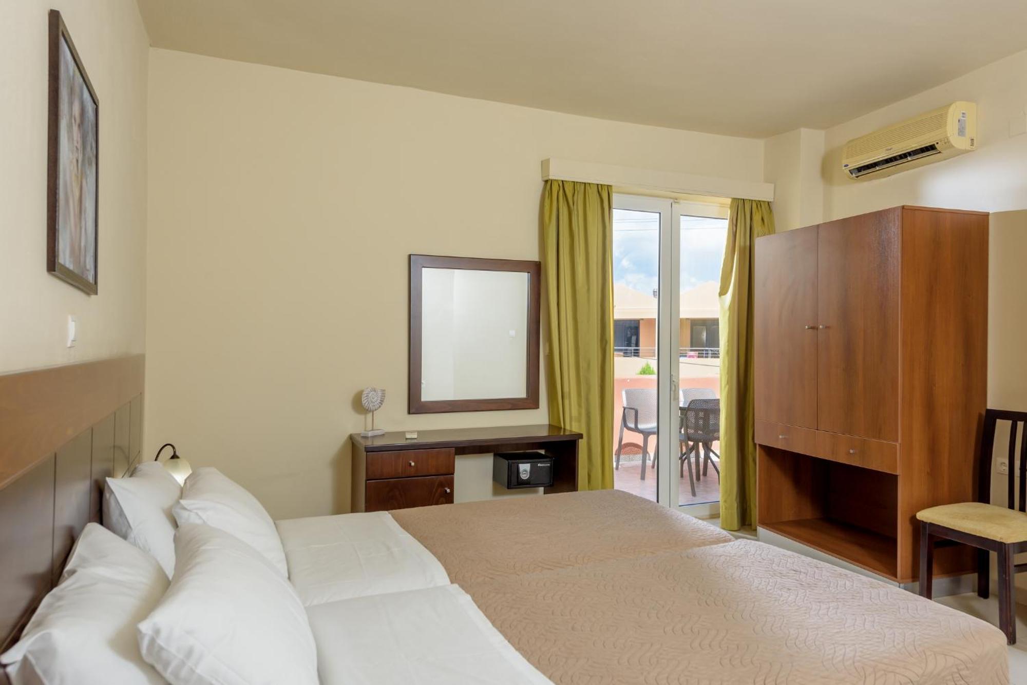 Eurohotel Theo Hotel Ajía Marína Kültér fotó