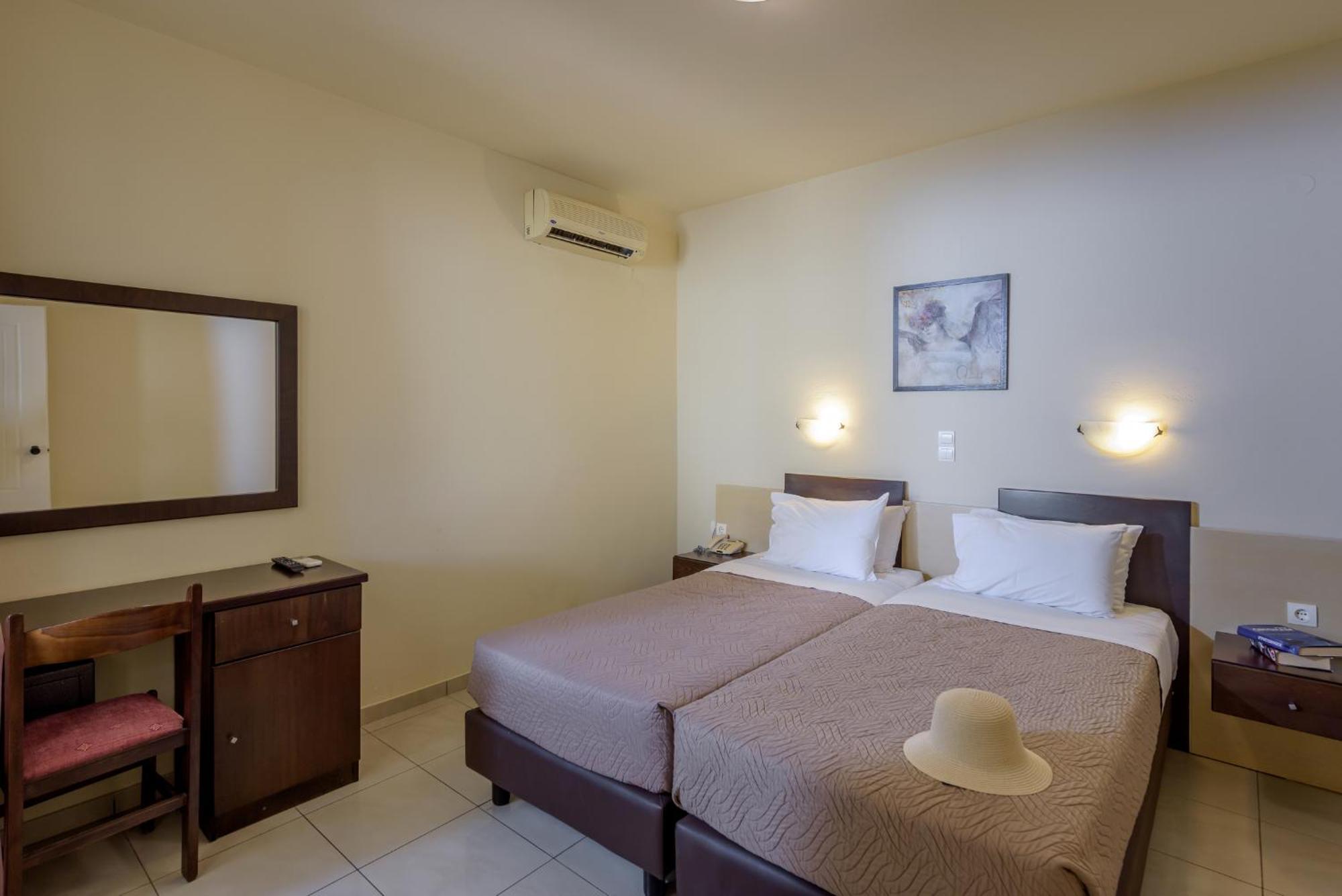 Eurohotel Theo Hotel Ajía Marína Kültér fotó