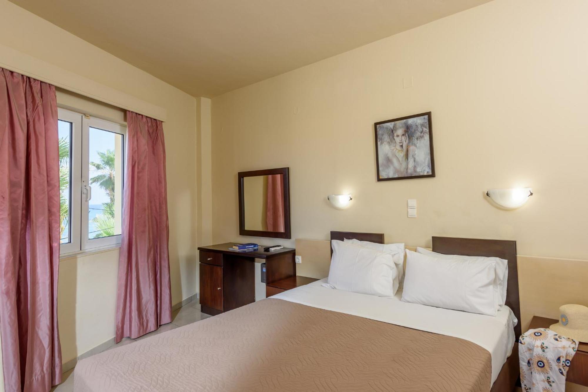 Eurohotel Theo Hotel Ajía Marína Kültér fotó