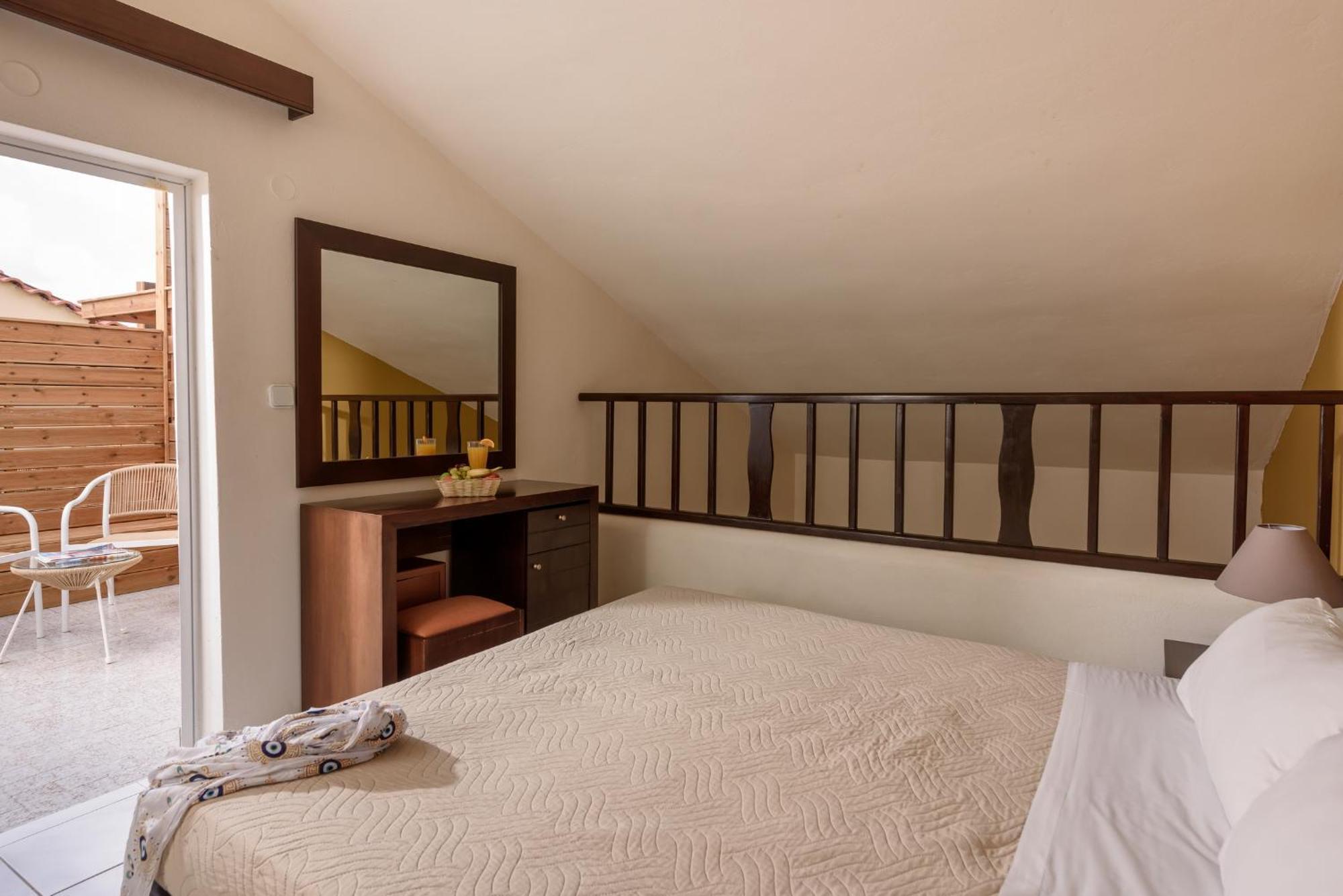 Eurohotel Theo Hotel Ajía Marína Kültér fotó
