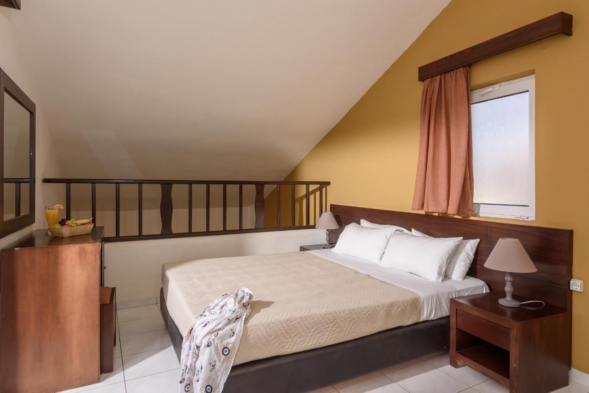 Eurohotel Theo Hotel Ajía Marína Kültér fotó