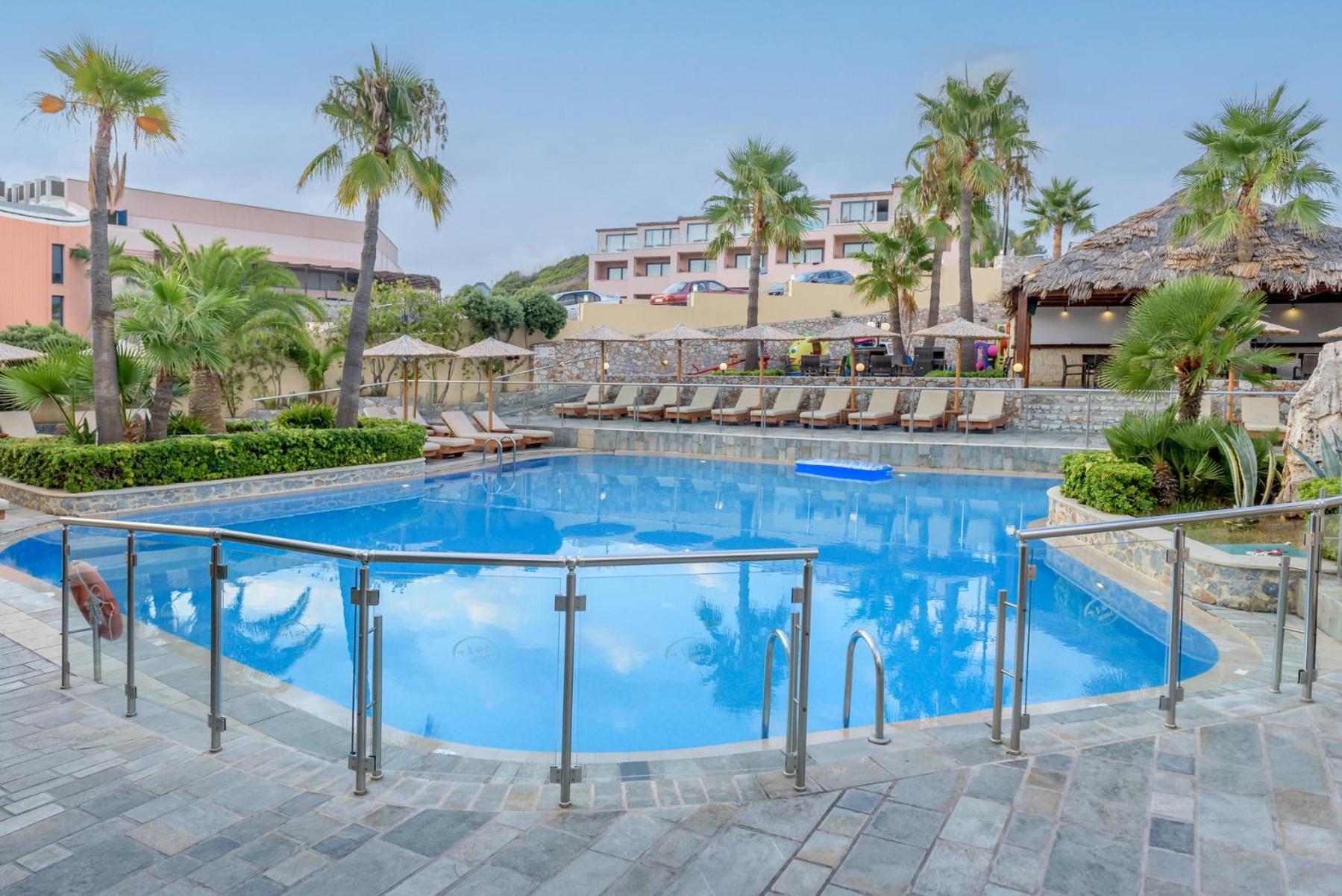 Eurohotel Theo Hotel Ajía Marína Kültér fotó