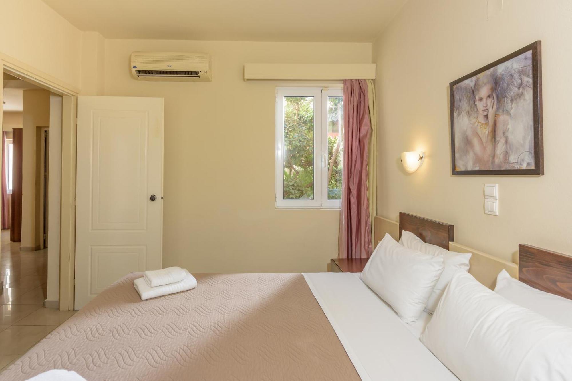 Eurohotel Theo Hotel Ajía Marína Szoba fotó