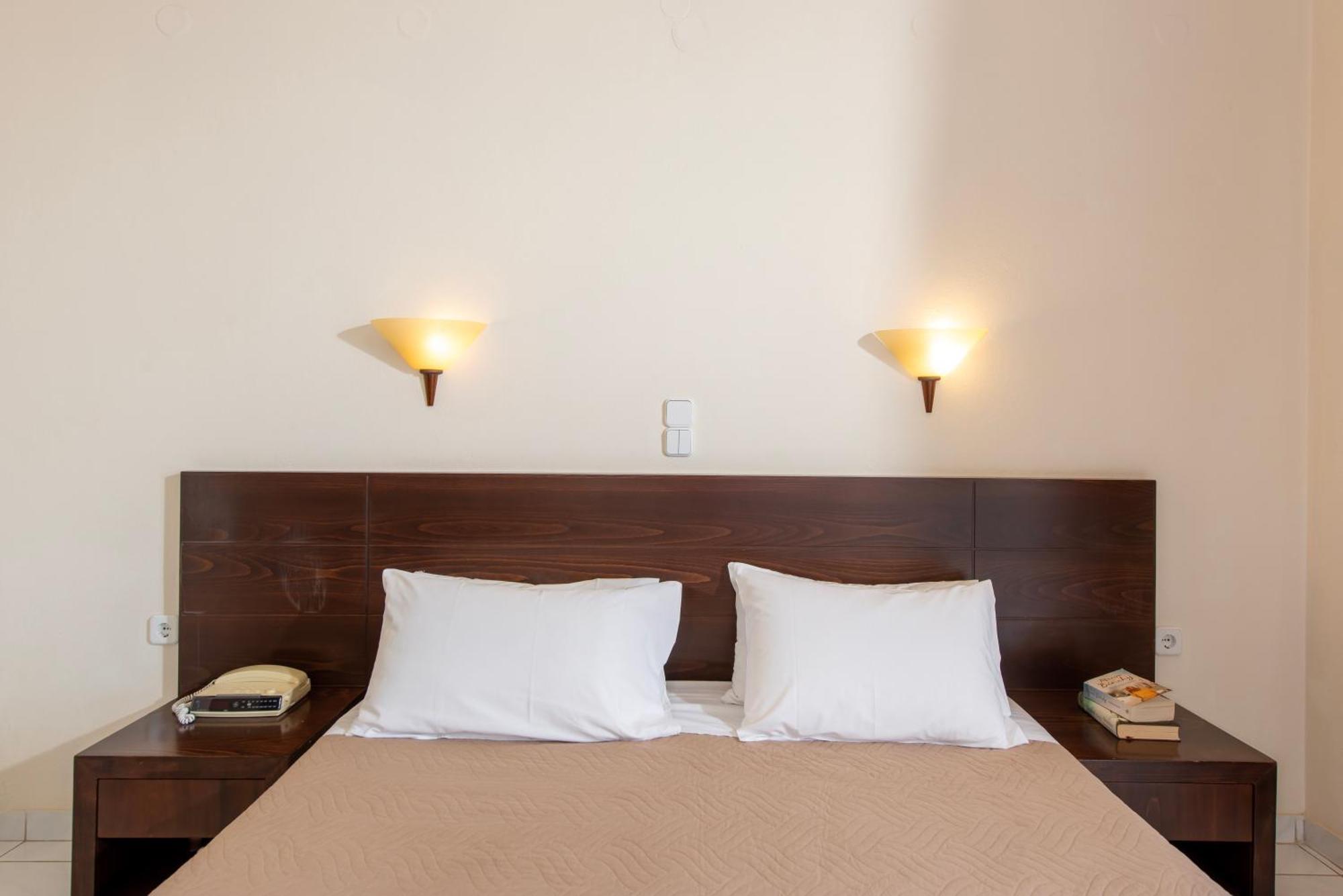 Eurohotel Theo Hotel Ajía Marína Kültér fotó